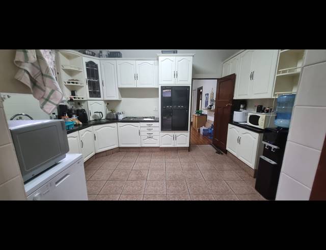 730M² OFFICE FOR SALE IN GLENWOOD